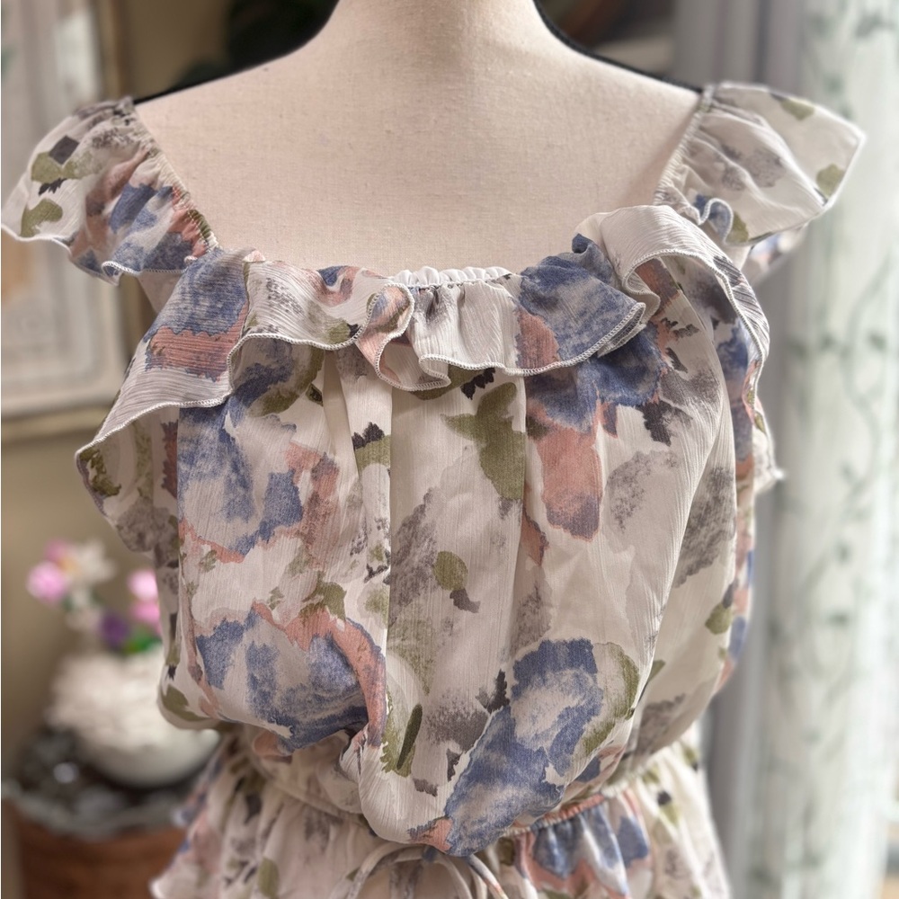 Saints & Hearts Elegant Floral Ruffle Blouse - Picture 3 of 7